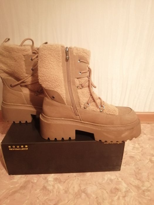 Продам женскую обувь.