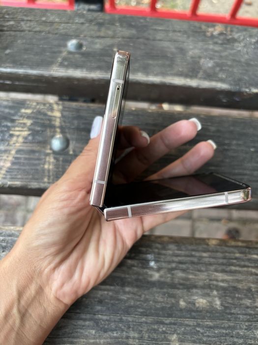 Samsung galaxy z flip 4 , 512 GB