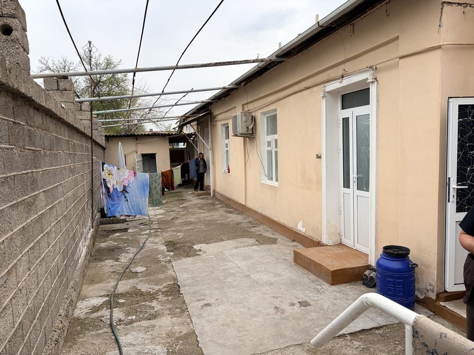 Sirdaryo shahar Pahtakor MFY 2 sotxli uy sotiladi