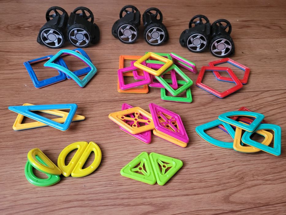 Конструктор магнитный три машинки