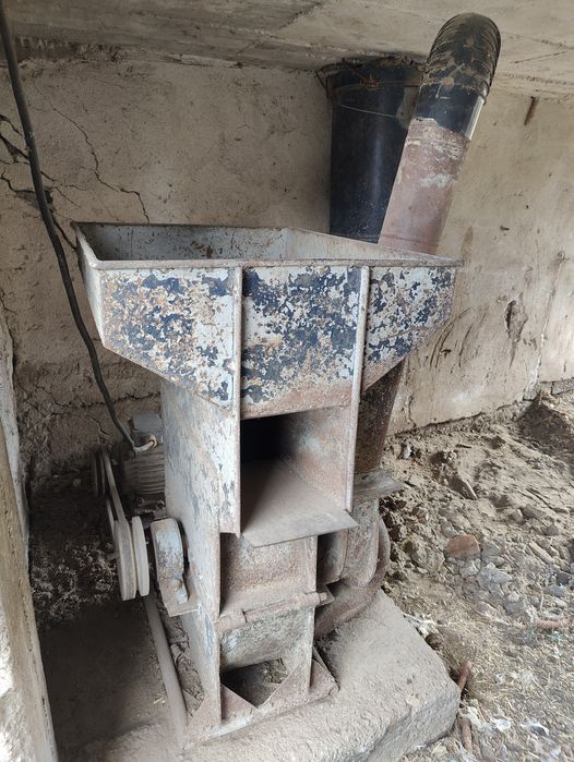 фуражомелка трифазна