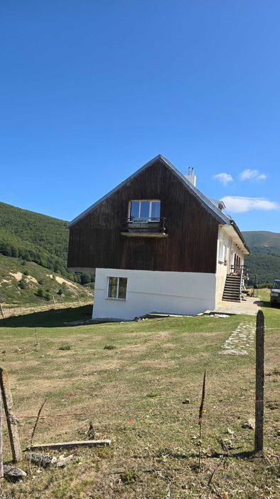 Продава се Къща в Априлци - 800 кв.м за 438 €/кв.м - Снимка #1