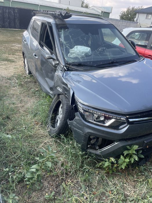 Sangyong tivoli automat 4x4 2022 avariat fata 40.000km