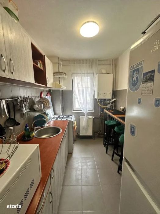 Apartament 3 camere semidecomandat, 55 mp, etaj 2/4, zona Rovine