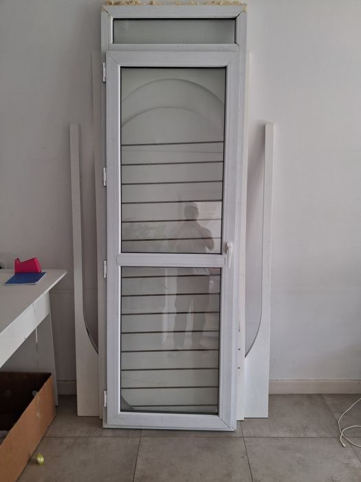 Продам пластиковый дверь