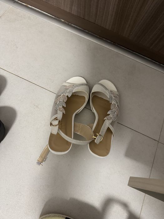 Pantofi cu toc mic
