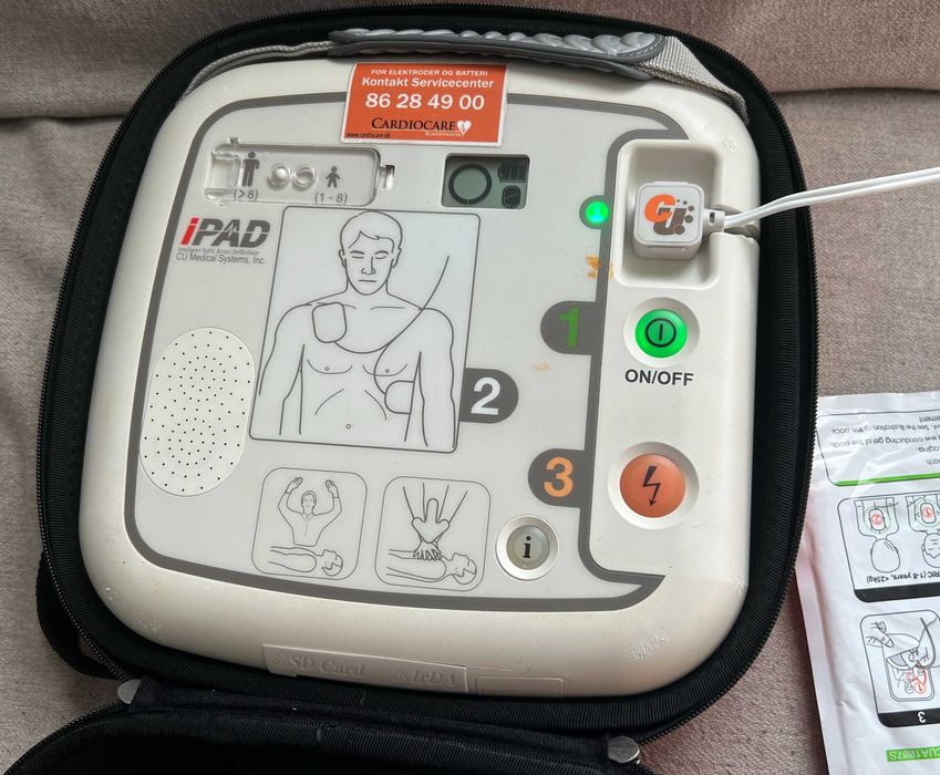 Defibrilator semiautomat IPAD CU-SP1 complet accesorii sigilate