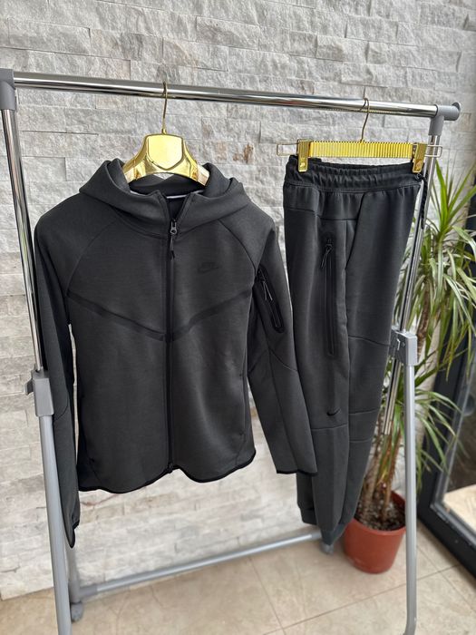 Trening Nike Tech Fleece Gri