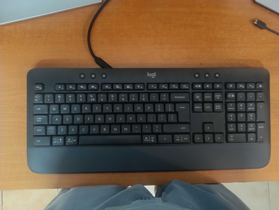 Tastatura Logitech K650. Perfec. ca nou