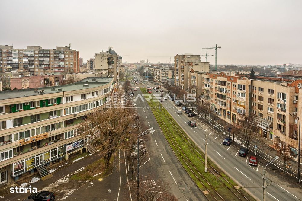 De închiriat -Apartament 3 camere, decomandat, zonă centrală