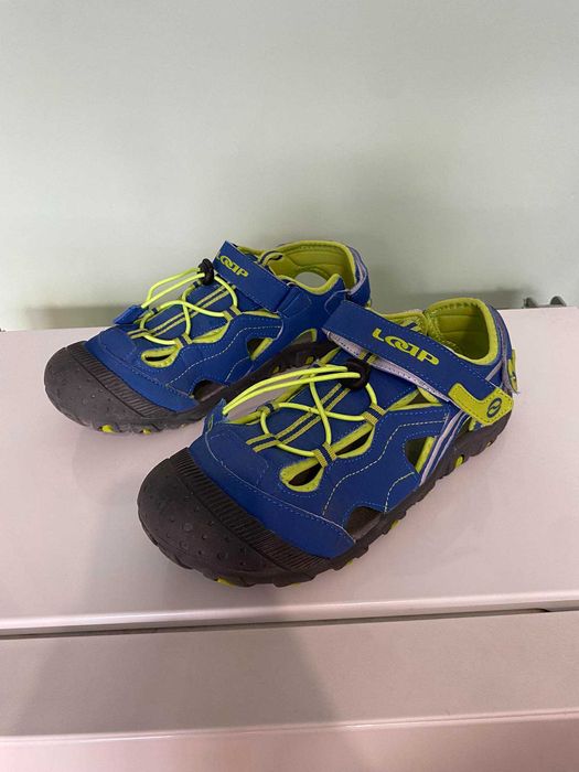 Мъжки сандали запазени