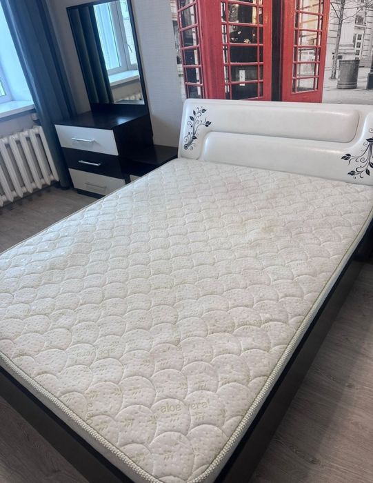 Продам спальный гарнитур