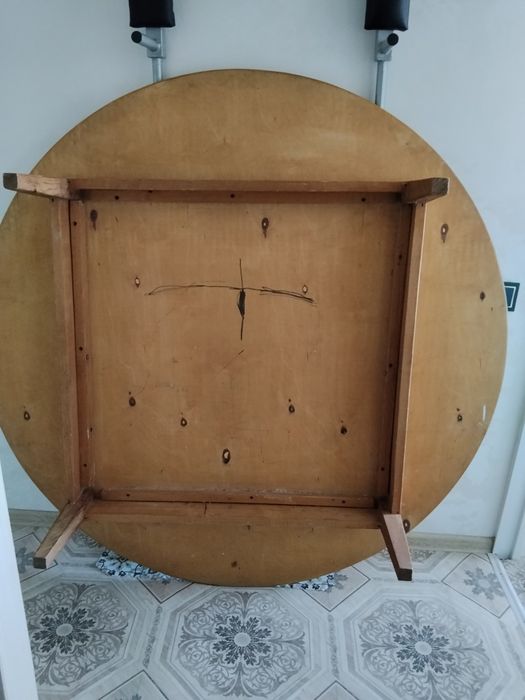Продам круглый стол