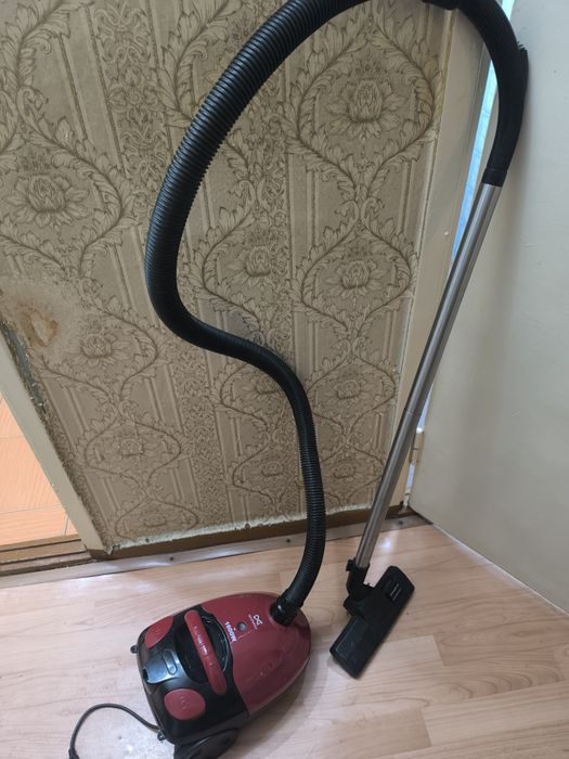 Пылесос Daewoo RC-2200RA 1600W, рабочий
