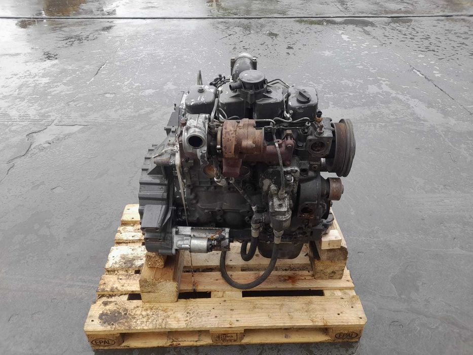 Motor Cummins F4BEO pentru buldoexcavator New Holland ,Case
