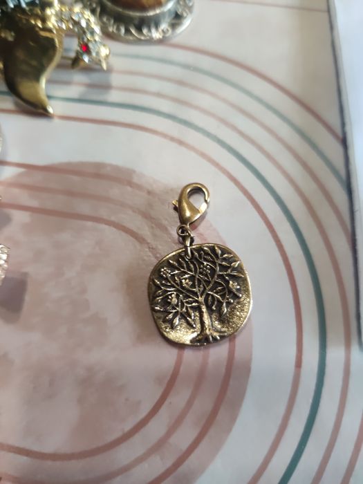 Разпродажба на Пръстени брошки и висулки.Нови