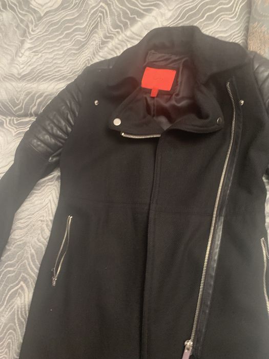 Продается демисезонное пальто , бренд  Манго