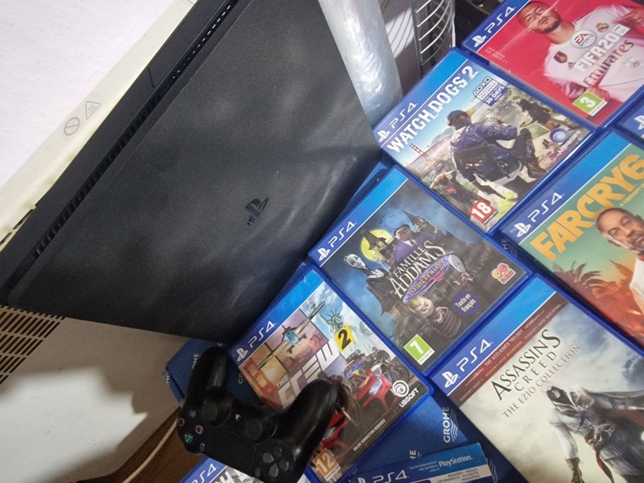 Playstation 4 slim