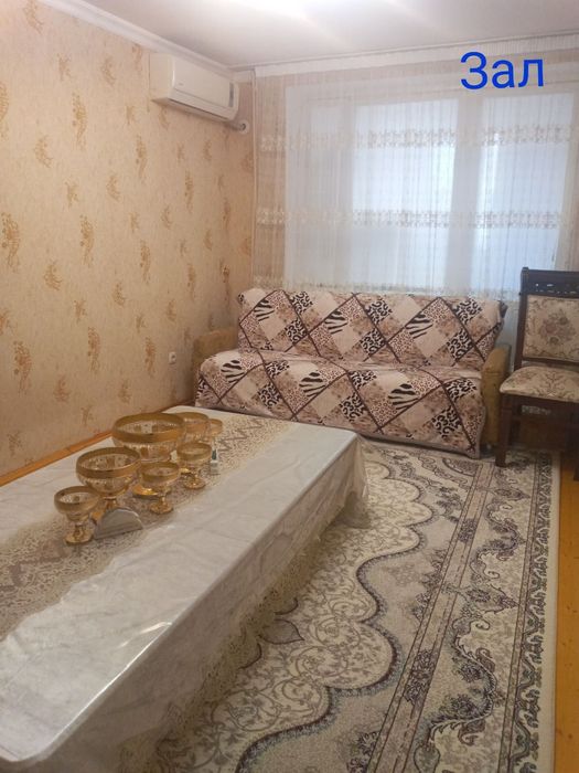 Продаёться стол стуля на 6-8 персон.