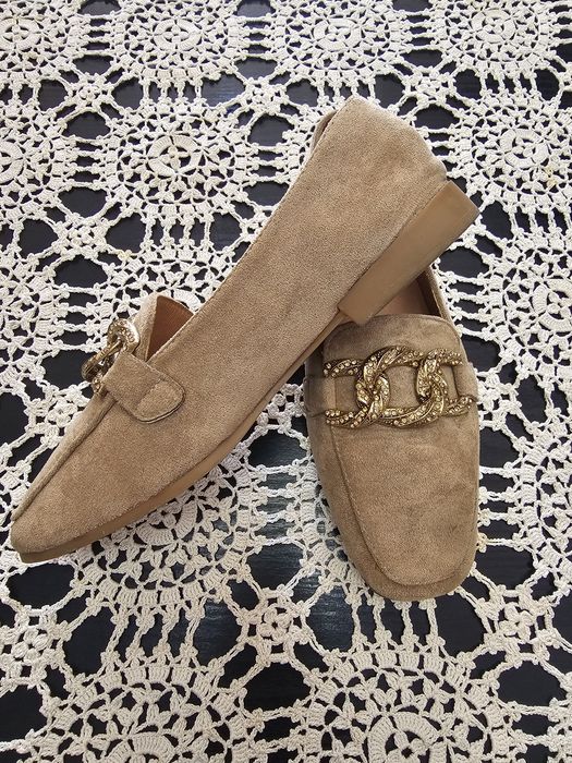 Mocasini / Loafers DeeZee bej cu lanț și strasuri