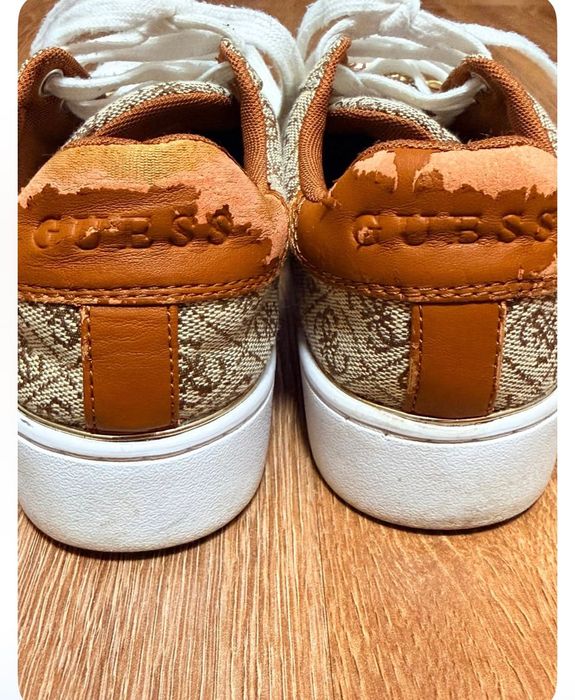 2 чифта обувки на Guess