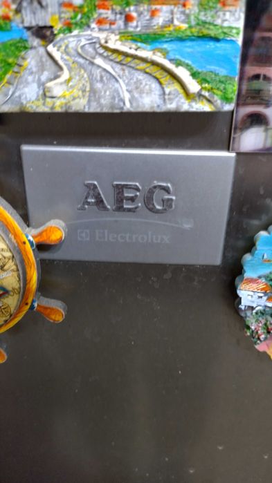 Продавам хладилник AEG