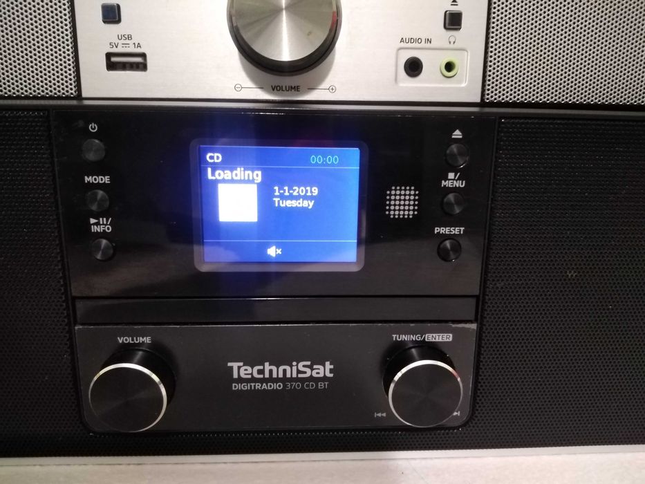 Sisteme audio Technisat DigitRadio 360 CD si 370 CD BT