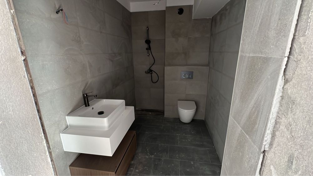 Vand ap finisat 56mp/parcare str Tineretului Floresti