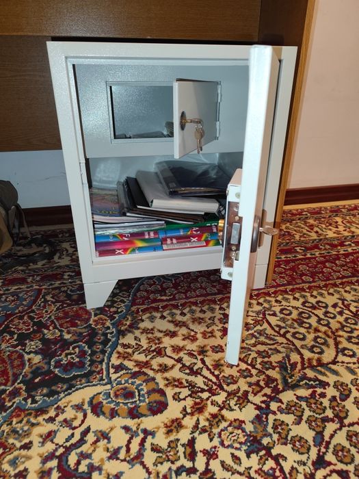 Сейф металличиский 99 $ срочно сотилади