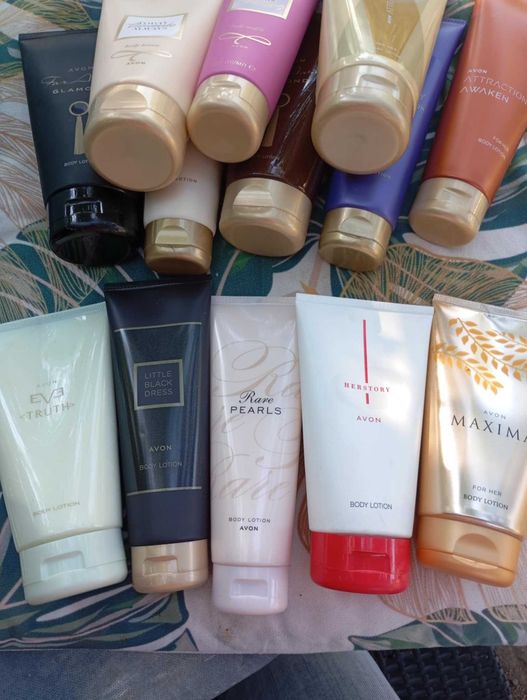 Душ гелове, лосиони, спрейове,  кремове за лице и тяло.