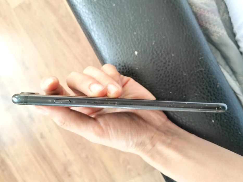 Продам айфон 7+ память 128гиг