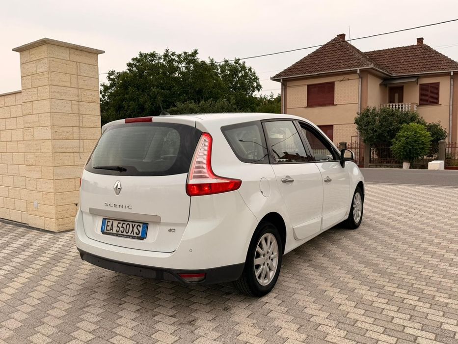 Renault scenic 1.9 dci - 7 locuri , navigație , keyless , euro 5 etc