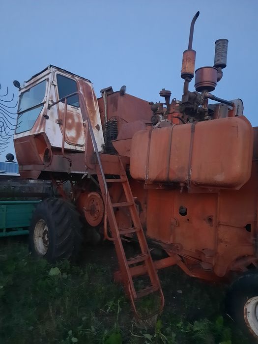 Продам свальной комбайн с жаткой свальной