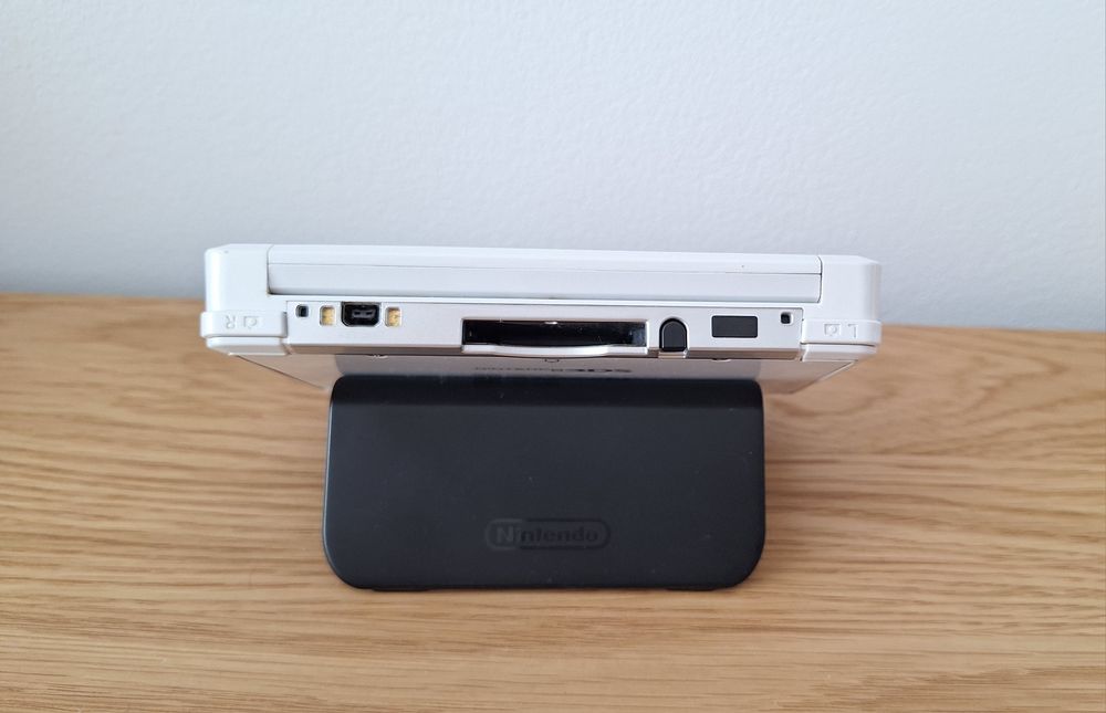 Nintendo 3DS,  Modat, 1500 jocuri, 20-în-1, gata de joacă + Online
