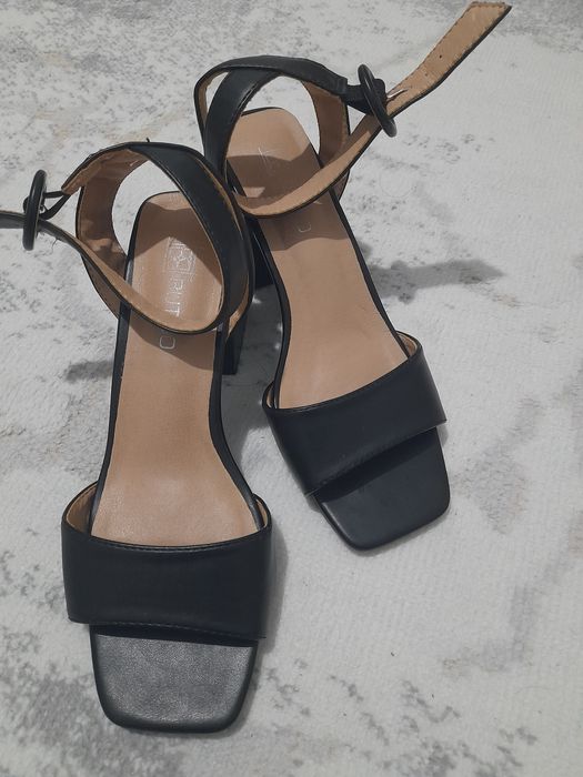 Продам Босоножки летние