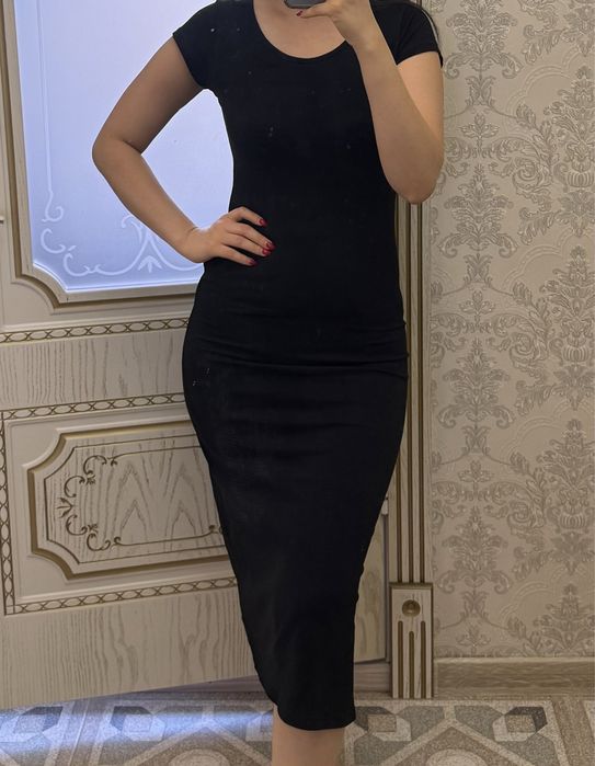 Приталенное, базовое платье