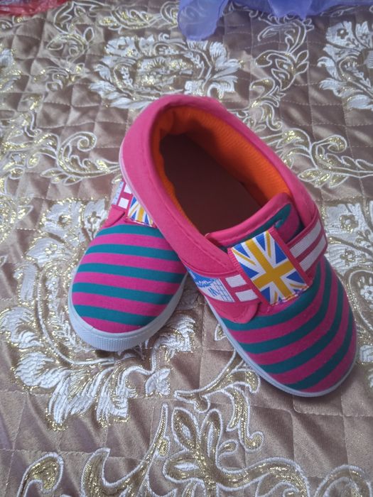 Детские обуви для девочек макаси, кеды...