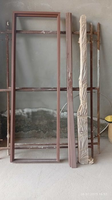 Eshik sotiladi. 2 dona bor.