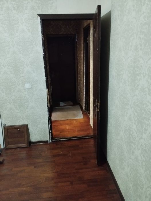 Продаю 2/4/4, бывшие общежитие! Максима Горького! Буз базар!
