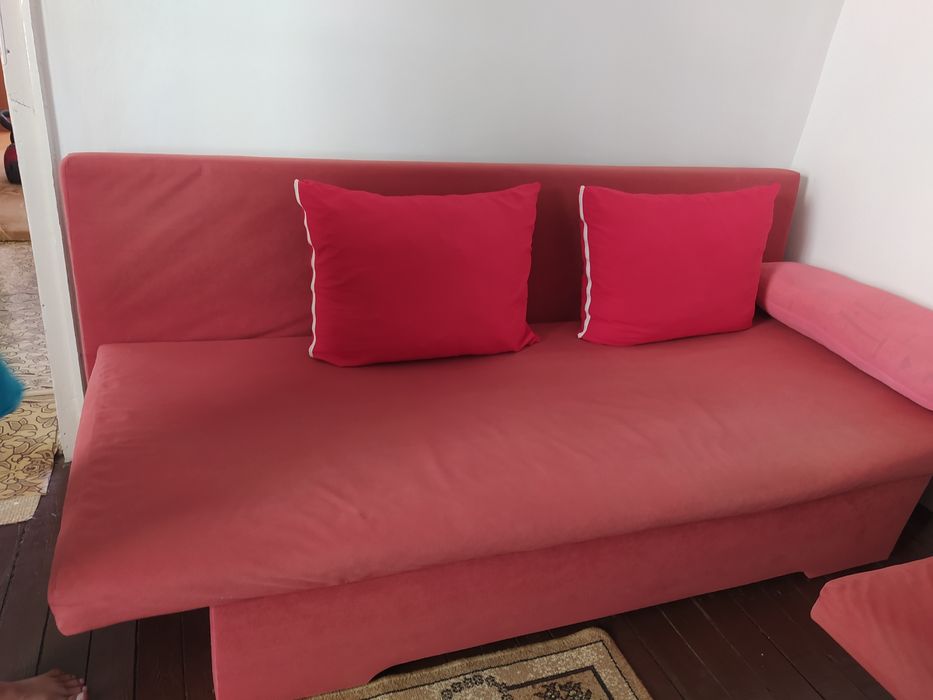 Разтегателен диван спалня