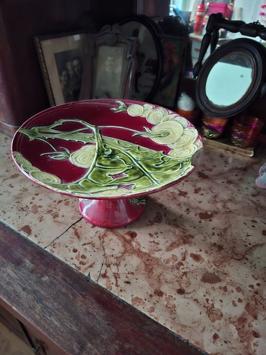 Mobilier antic  plus scaune , masă , ceas pe perete antică