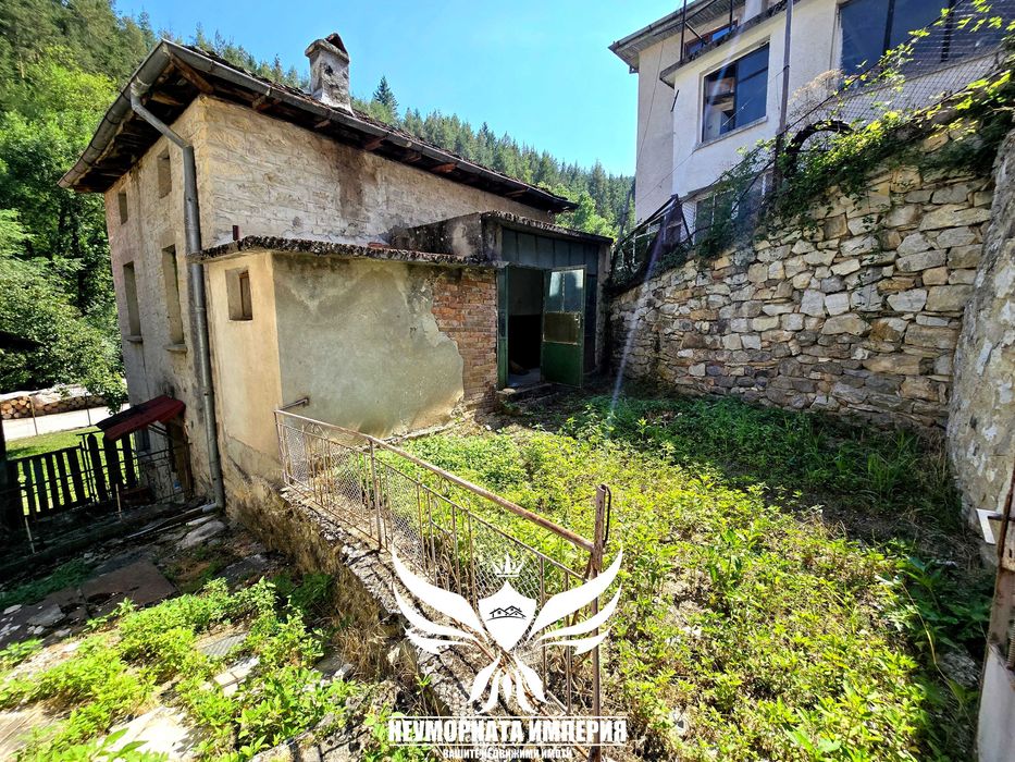 Продавам двуетажна къща 120РЗП с 260кв. двор в село Малево