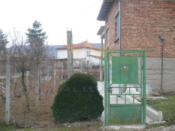 Продава се Къща в с. Партизани, Област Варна - 240 кв.м за 192 €/кв.м - Снимка #3