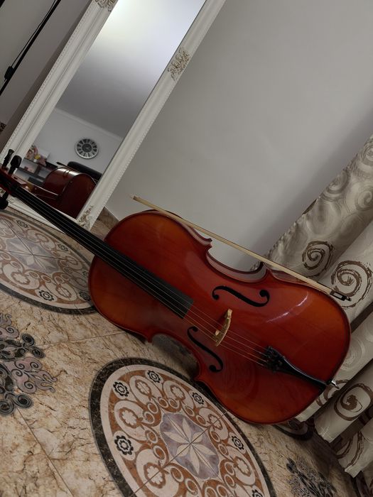 Violoncel în stare impecabilă – husă + arcuș incluse
