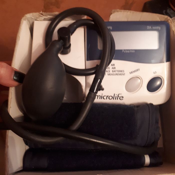 Тонометр полуавтоматический марки Microlife
