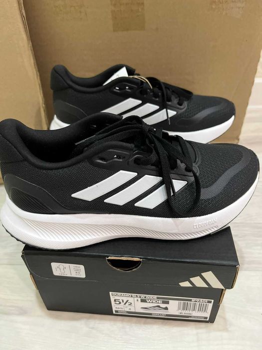 Продам кроссовки Адидас