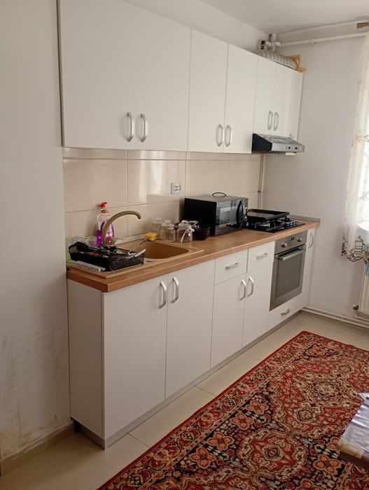 Închiriez apartament