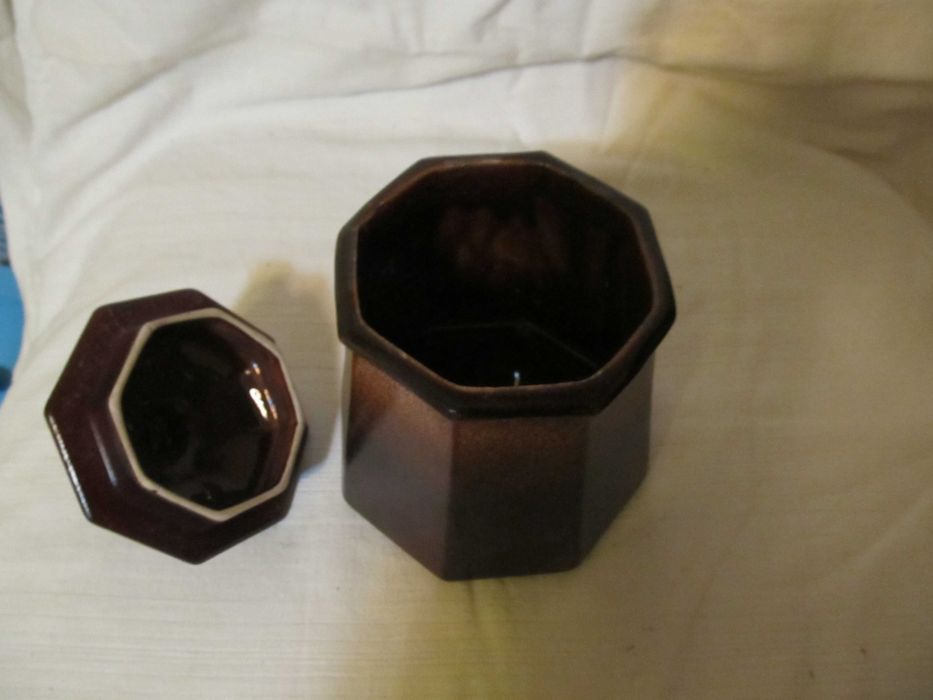 керамичен съд за съхранение