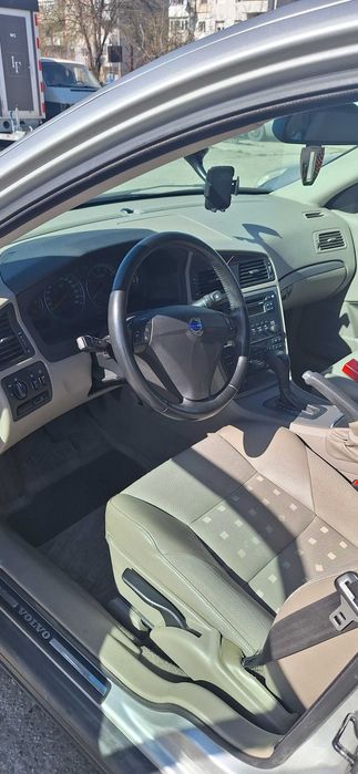 Volvo S60 fabricat in 2005 adus din Suedia in 2018. Pret 1.600 euro.
