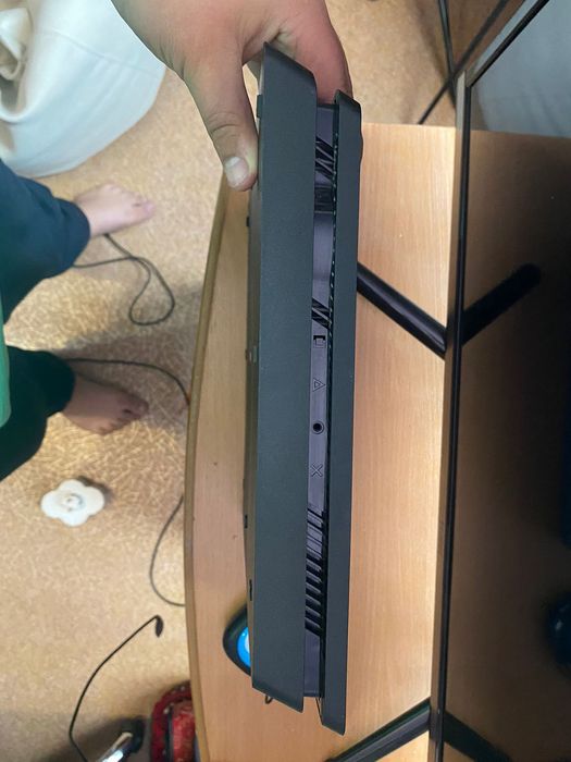 Продам Sony PlayStation 4 слим прошитую 30-35 игр